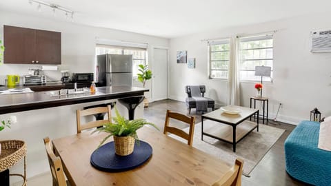 Brickell Pearl Cozy House Beach 10 min Location House in Brickell