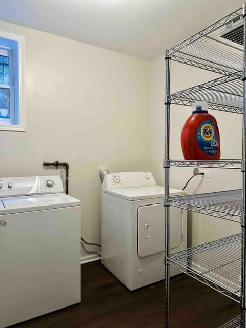 NEW! Spacious Art Deco Modern 5 BD/3BA Condo Apartment in Chicago