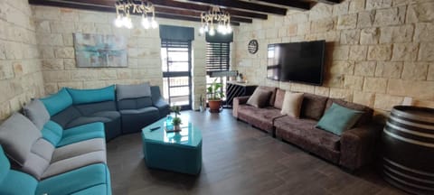 TV and multimedia, Living room, Evening entertainment
