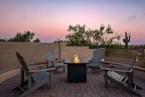 Desert Sunset House in Red Mountain Ranch