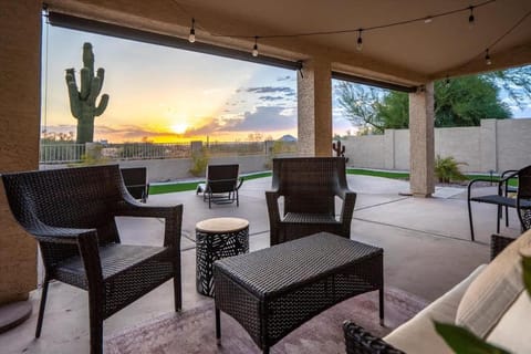 Desert Sunset House in Red Mountain Ranch