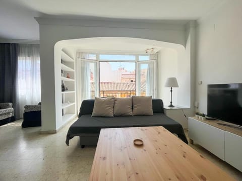TV and multimedia, Living room, Seating area, Evening entertainment