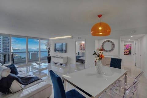 TV and multimedia, Balcony/Terrace, Living room, Dining area