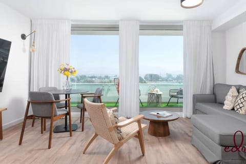 View (from property/room), Balcony/Terrace, Living room, Seating area, Dining area