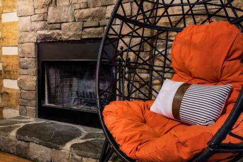 Our Deer Hideout - Couples retreat, hot tub, foosball, arcade House in Pigeon Forge