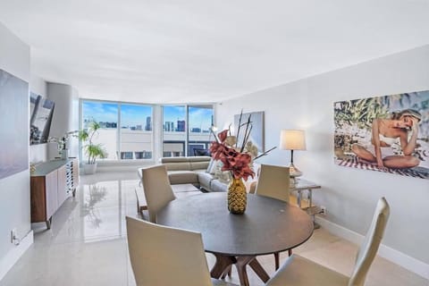 TV and multimedia, Balcony/Terrace, Living room, Decorative detail, Dining area