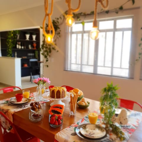 Kitchen or kitchenette, Dining area, Lunch, Dinner, Drinks, minibar