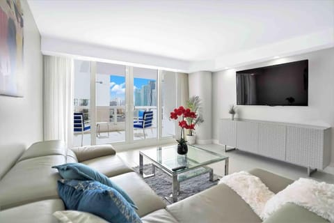 TV and multimedia, Balcony/Terrace, Living room, City view, Sea view