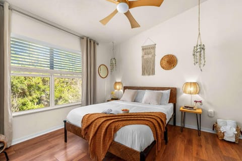 Bali Bliss at Oaks - Full Kitchen , Near I75 House in Gainesville