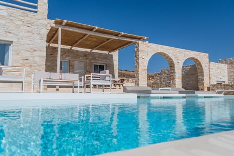 Patio, Day, Swimming pool, Swimming pool