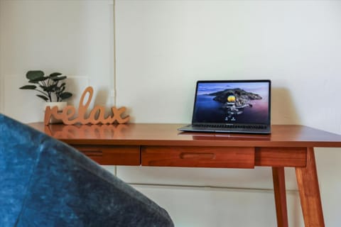 The YinYang - King Bed , Workspace , Full Kitchen House in Gainesville