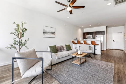 Entire High-Rise Apartment - 2BD Apartment in Baton Rouge