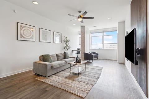 Stylish Downtown High-Rise - 2BD Apartment in Baton Rouge