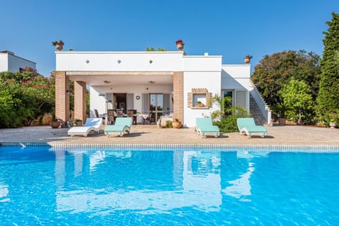 Property building, Patio, Day, Garden, Swimming pool
