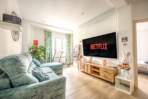 Communal lounge/ TV room, Living room, Evening entertainment