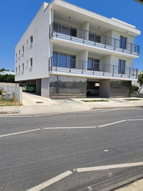 Property building, Day, Street view