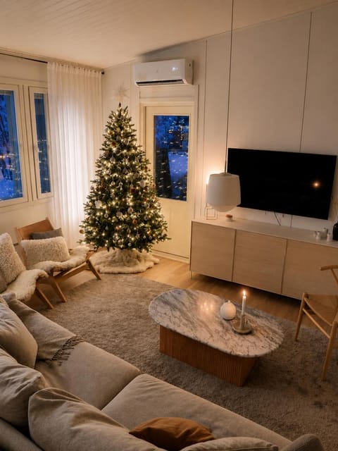 TV and multimedia, Living room, Seating area, Evening entertainment