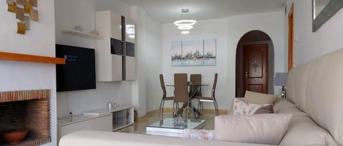 TV and multimedia, Living room, Seating area, Dining area