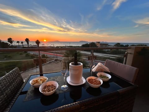 Natural landscape, View (from property/room), Balcony/Terrace, Food and drinks, Sea view, Sunset
