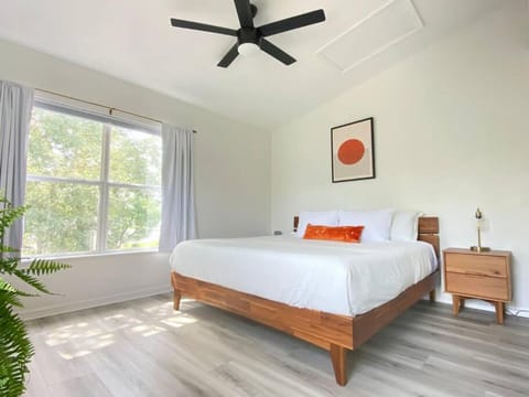 Sanctuary at Oaks - Full Kitchen , Near I75 House in Gainesville