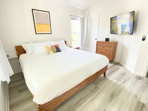 Sanctuary at Oaks - Full Kitchen , Near I75 House in Gainesville