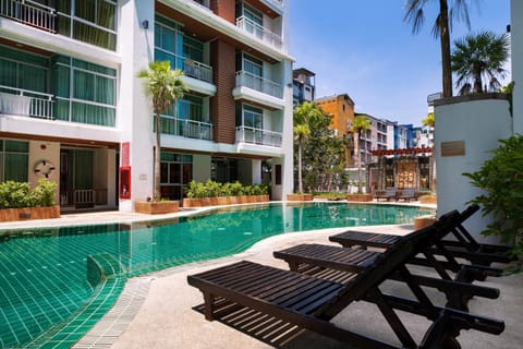 Swimming pool, Swimming pool