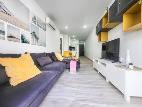 Communal lounge/ TV room, TV and multimedia, Living room