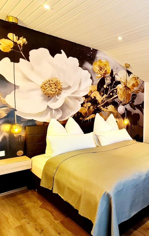 Bed, Photo of the whole room, Decorative detail