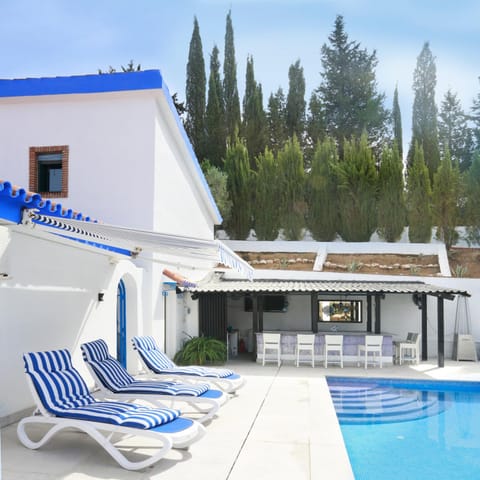 Lounge or bar, Swimming pool, sunbed