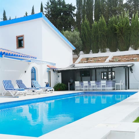 Property building, Lounge or bar, Pool view, Swimming pool