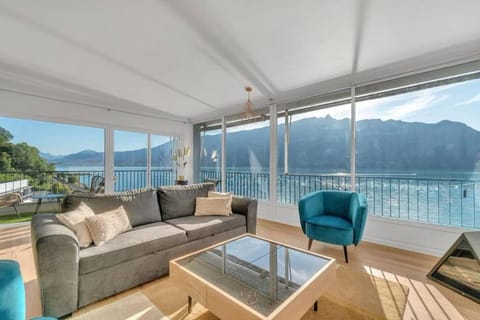 Les Pieds dans l'Eau Apartment in Tresserve