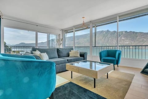 Les Pieds dans l'Eau Apartment in Tresserve