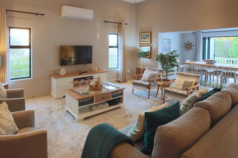 Communal lounge/ TV room, TV and multimedia, Living room, Seating area