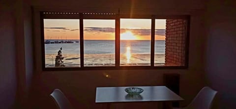 Natural landscape, Dining area, Sea view, Sunrise