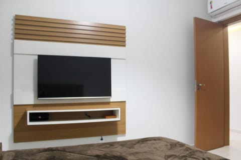 Communal lounge/ TV room, Bed, TV and multimedia, Photo of the whole room, Evening entertainment, Bedroom, wardrobe, air conditioner