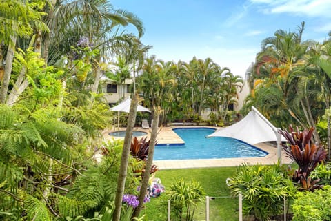 Day, Natural landscape, Garden, Garden view, Pool view, Swimming pool, Swimming pool, sunbed