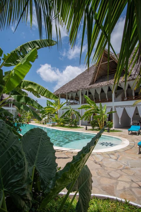 Property building, Day, Garden, Balcony/Terrace, Garden view, Pool view, Swimming pool, Sunset, sunbed
