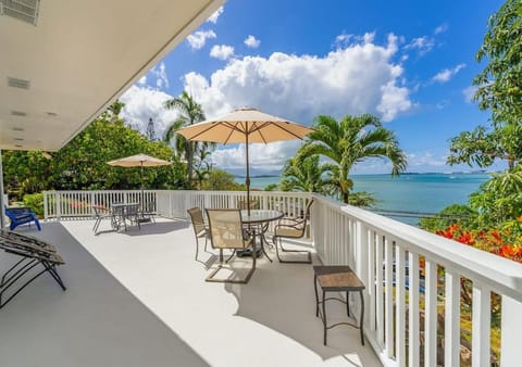 Day, View (from property/room), Balcony/Terrace, Seating area, Beach, Mountain view, Sea view, sunbed