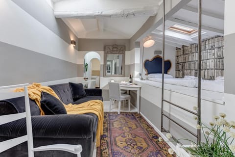 Bed, Living room, Seating area, Bedroom