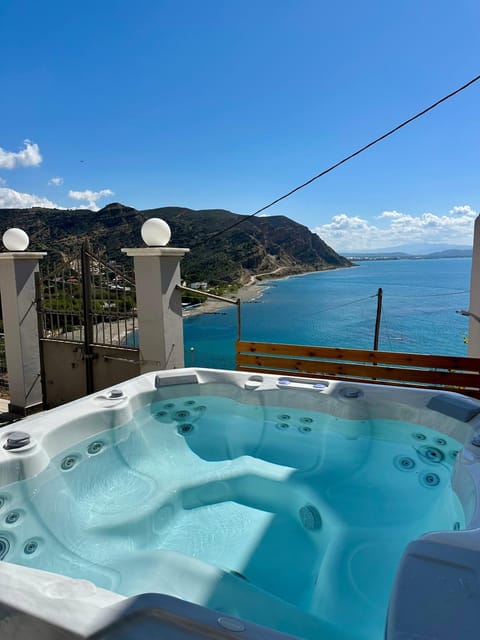 Day, Natural landscape, Hot Tub, Mountain view, Sea view