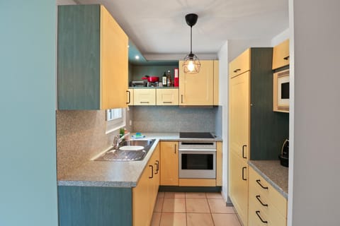 Kitchen or kitchenette, minibar, pet friendly, stove, toaster