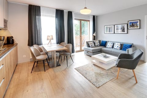 Kitchen or kitchenette, Living room, Seating area, Dining area