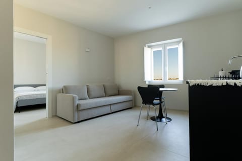 Bed, Living room, Photo of the whole room, Seating area, Dining area