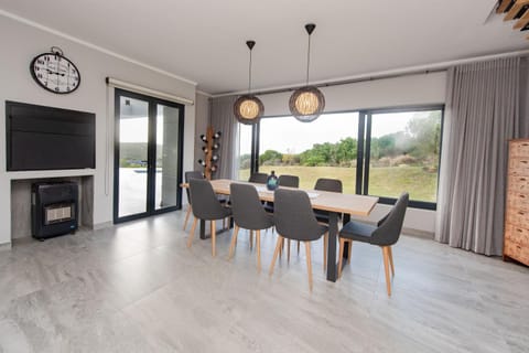 Golfers Nest. 4 Bedroom Villa. Villa in Knysna