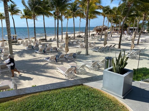 Nearby landmark, Natural landscape, sunbed