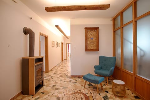 Seating area, pet friendly