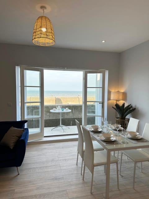 View (from property/room), Balcony/Terrace, Seating area, Dining area, Sea view