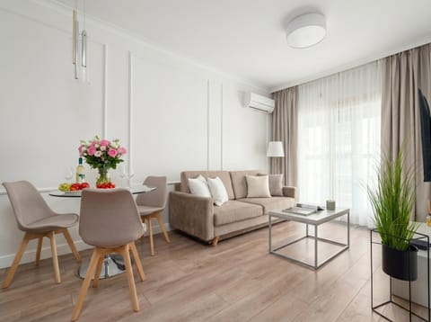 Living room, Seating area, Dining area, air conditioner