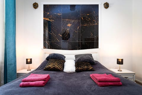 Bed, Photo of the whole room, Bedroom, towels