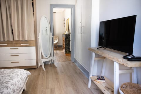 Business facilities, Area and facilities, storage